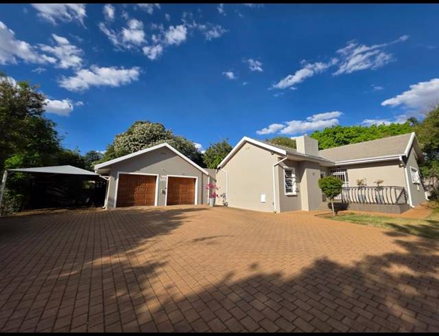 5 BEDROOM HOUSE FOR SALE IN GREENHILLS